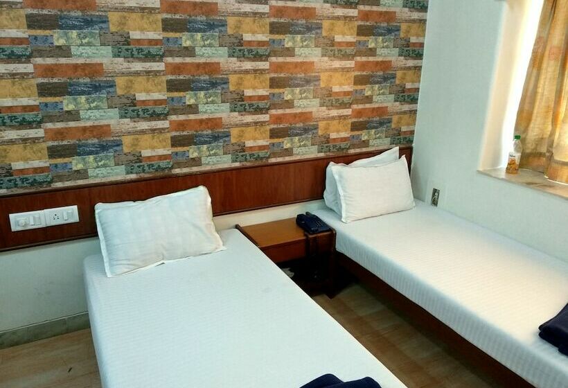 Standard Room, Mogul Palace   Near Masjid Bunder Mumbai