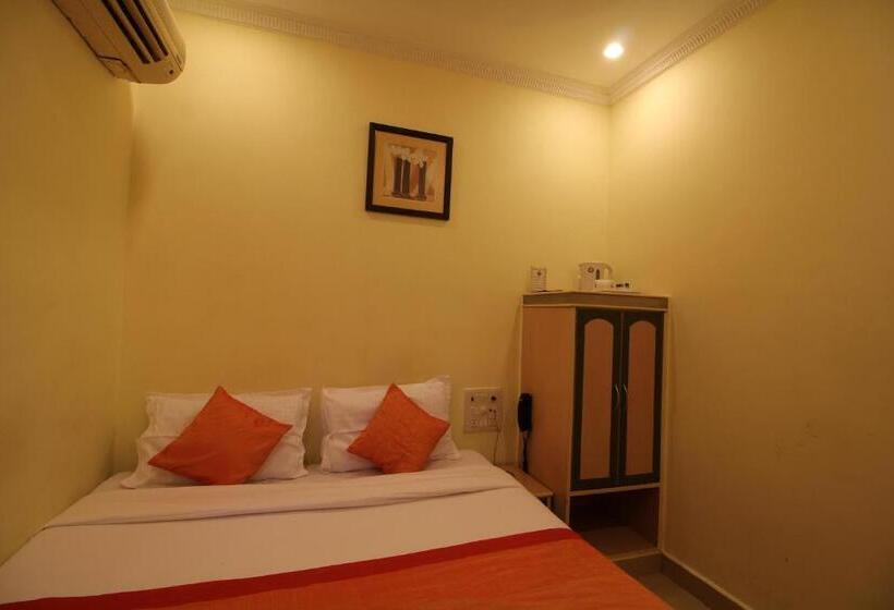 Deluxe Room, Mogul Palace   Near Masjid Bunder Mumbai