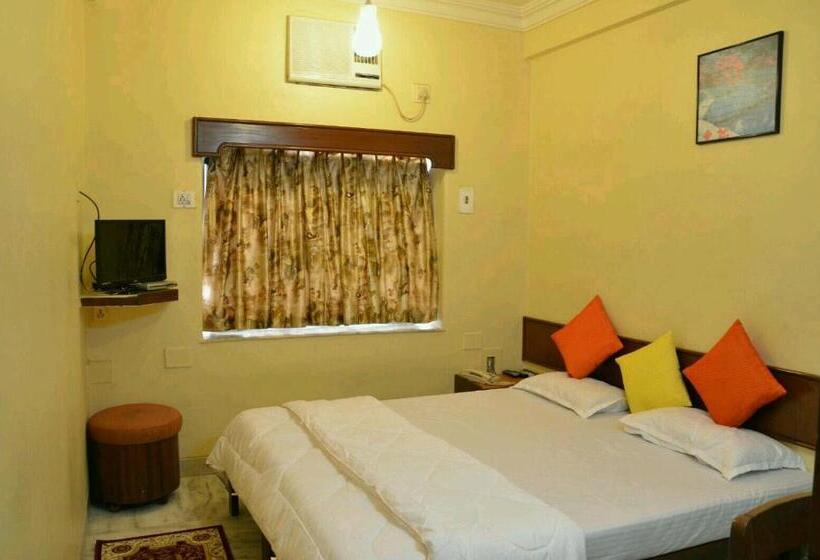 Standard Room, Mogul Palace   Near Masjid Bunder Mumbai