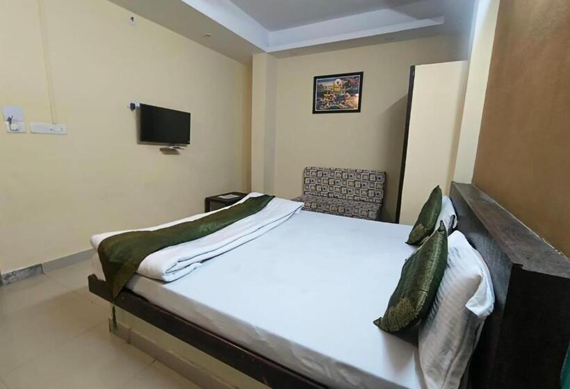 Номер Deluxe, Shri Kalyan