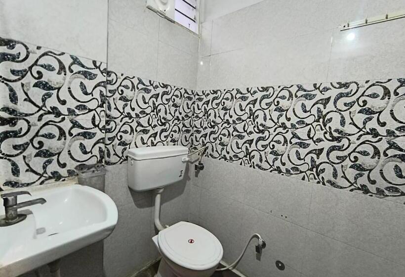 Номер Deluxe, Shri Kalyan