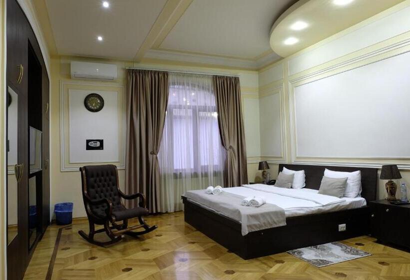 سوییت با چشم‌انداز باغ, S&l Boutique