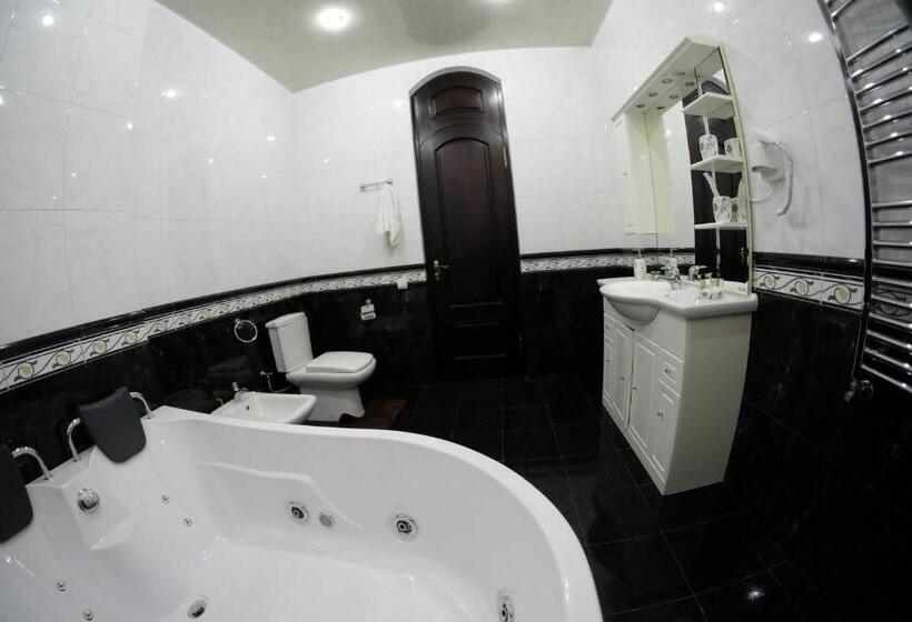 سوئیت با وان آب گرم, S&l Boutique