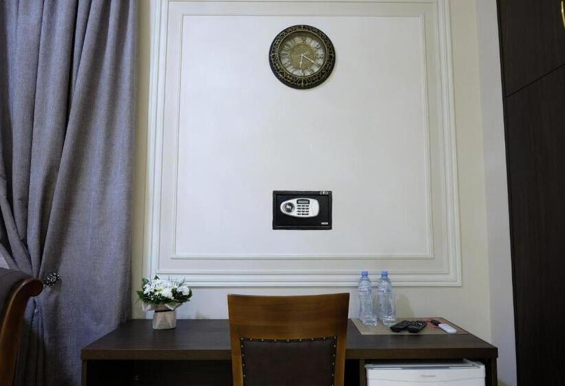 سوئیت با وان آب گرم, S&l Boutique