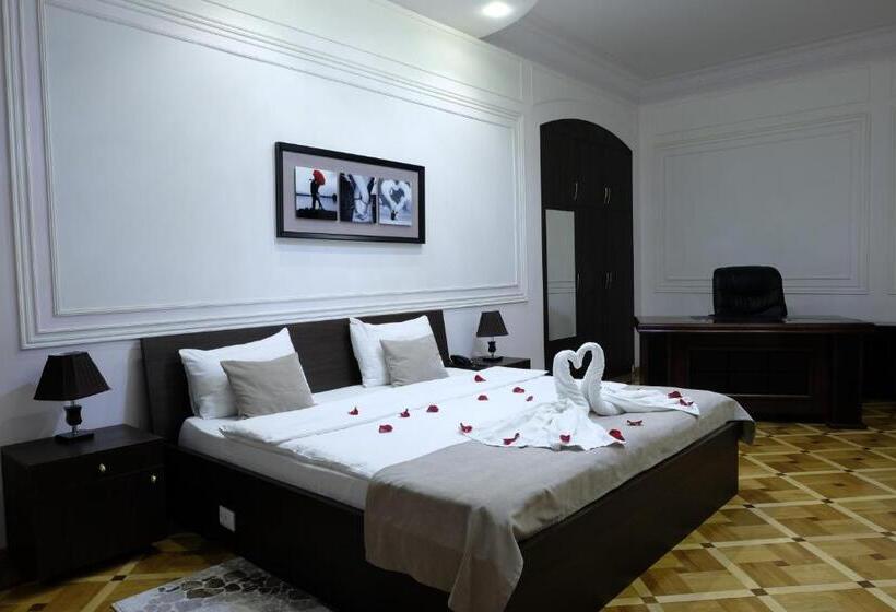 سوئیت با وان آب گرم, S&l Boutique