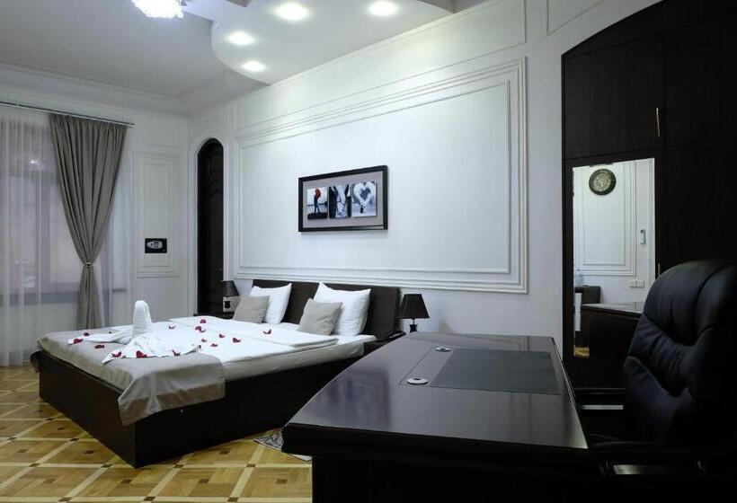 سوئیت با وان آب گرم, S&l Boutique