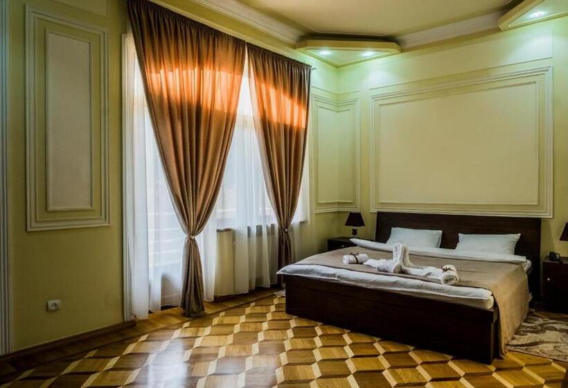 اتاق لوکس با بالکن, S&l Boutique