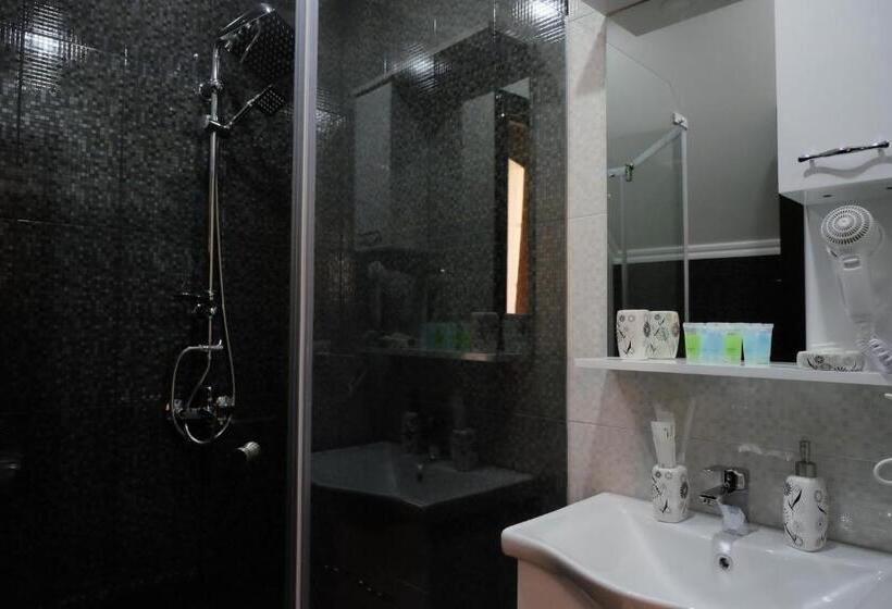 اتاق خانوادگی, S&l Boutique