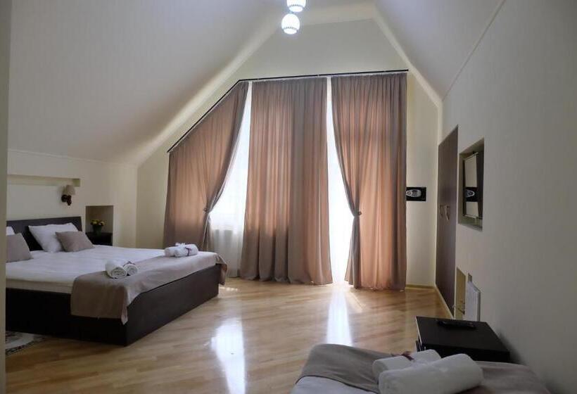 اتاق خانوادگی, S&l Boutique