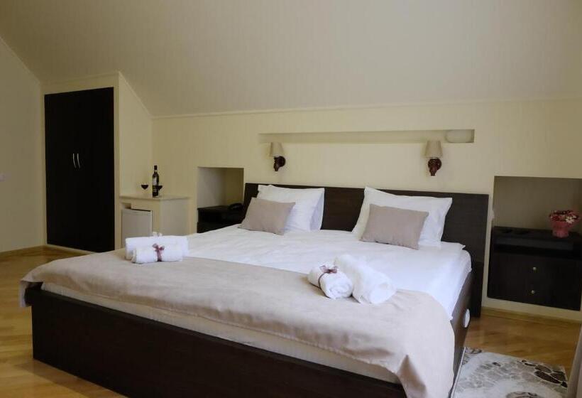 سوییت خانوادگی, S&l Boutique