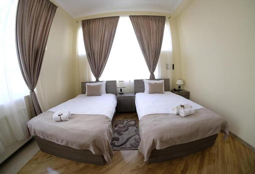 اتاق استاندارد سه نفره, S&l Boutique