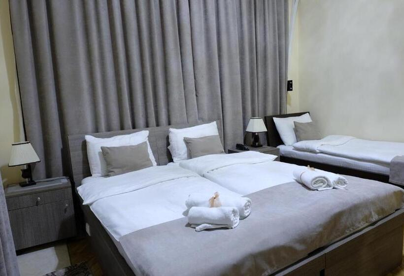 اتاق استاندارد سه نفره, S&l Boutique