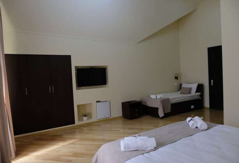 اتاق خانوادگی, S&l Boutique