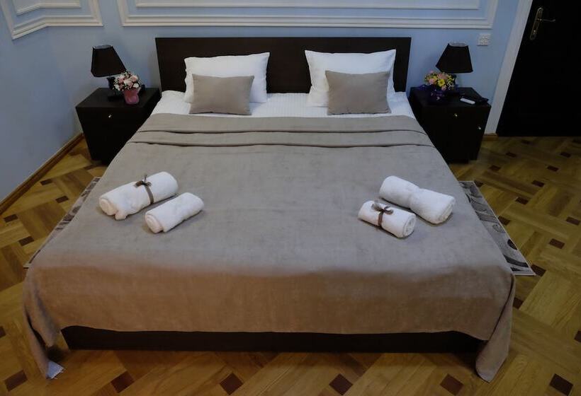 اتاق لوکس با بالکن, S&l Boutique