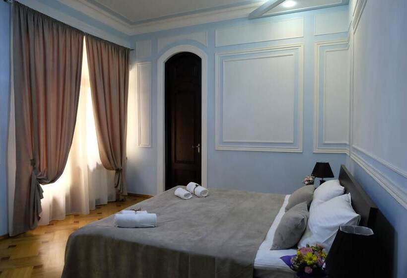 اتاق لوکس با بالکن, S&l Boutique