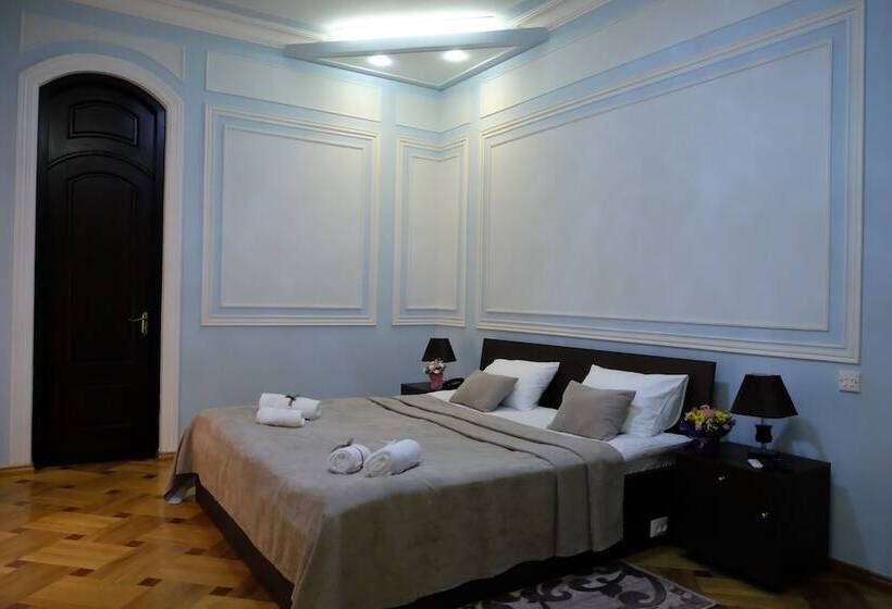 اتاق لوکس با بالکن, S&l Boutique