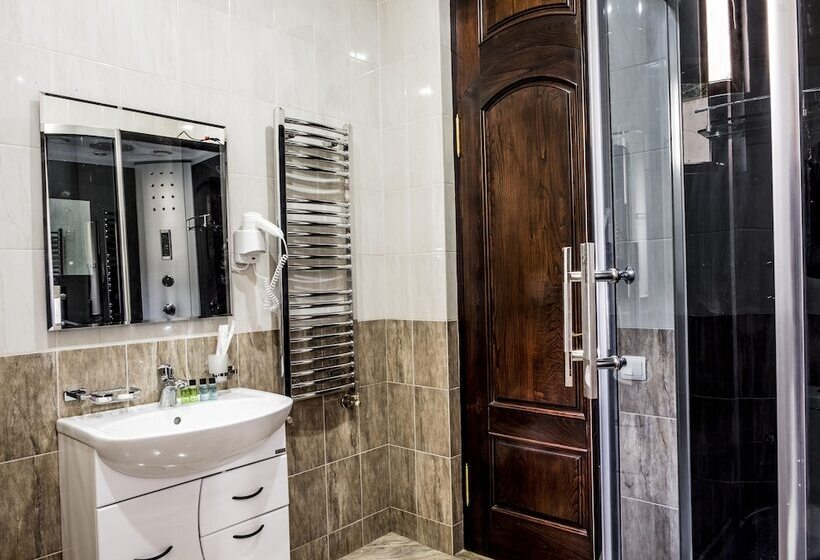 اتاق لوکس با بالکن, S&l Boutique