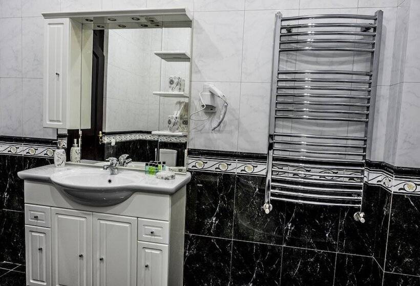 سوییت جونیور با چشمانداز شهر, S&l Boutique