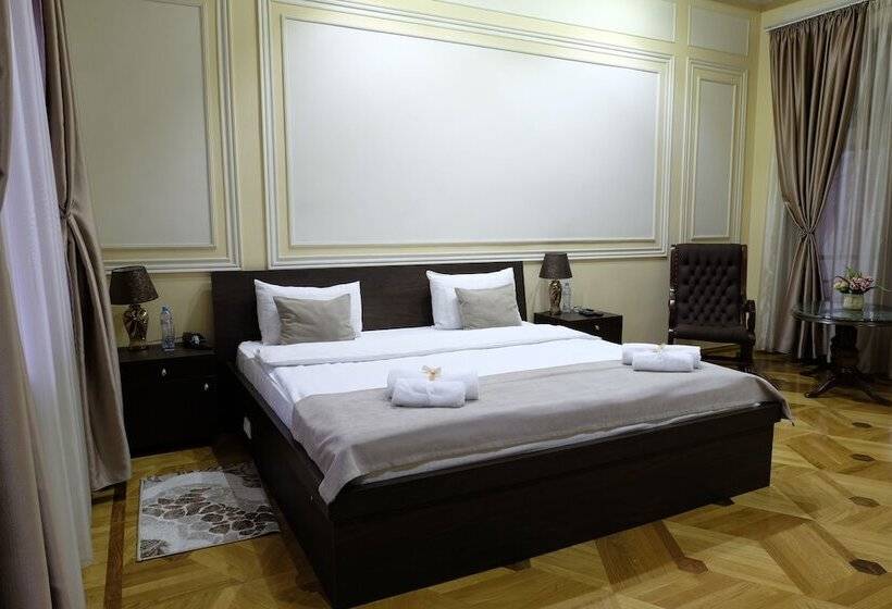 اتاق لوکس با چشمانداز باغ, S&l Boutique