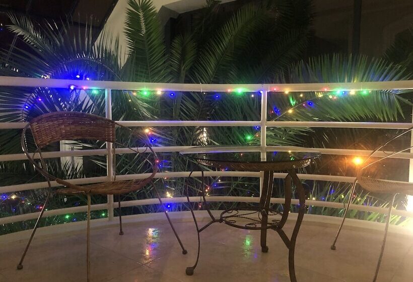 اتاق لوکس با چشم‌انداز باغ, S&l Boutique