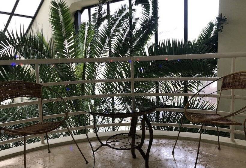 اتاق لوکس با چشمانداز باغ, S&l Boutique