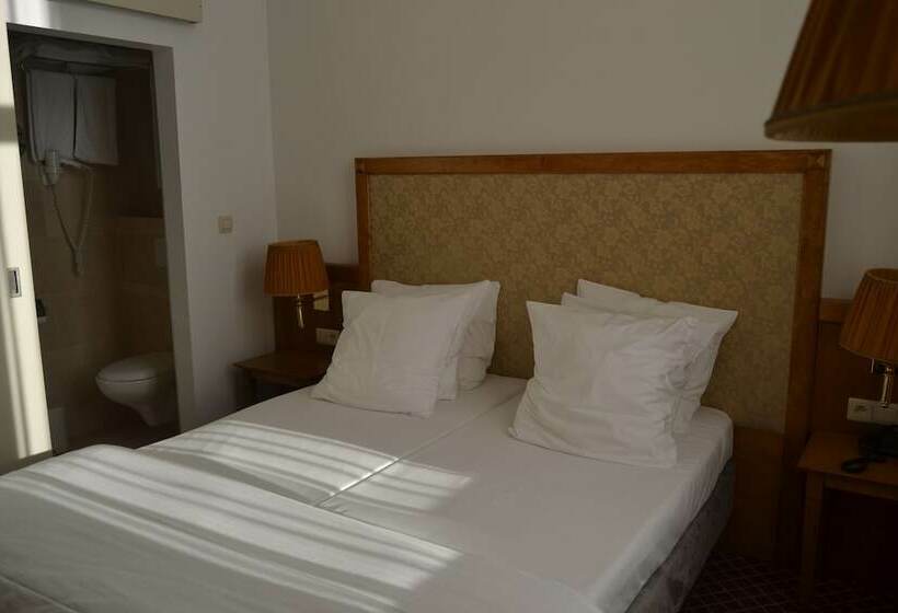 스탠다드 룸, The Lord