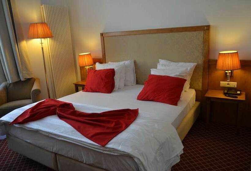 디럭스 룸, The Lord