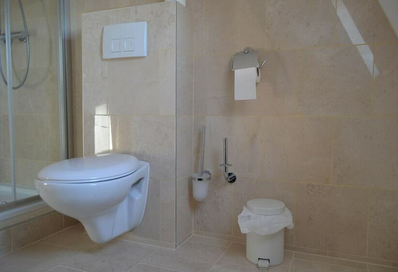 스탠다드 룸, The Lord