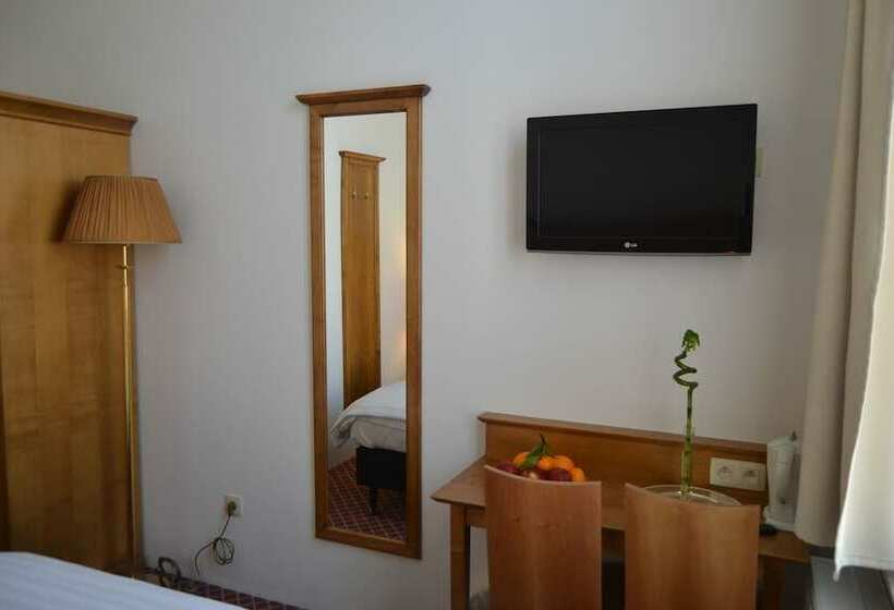 디럭스 룸, The Lord