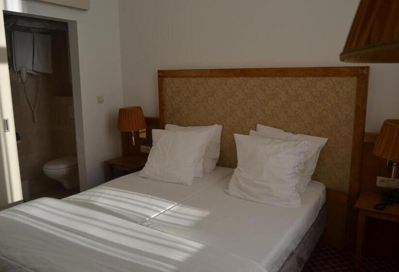 스탠다드 룸, The Lord