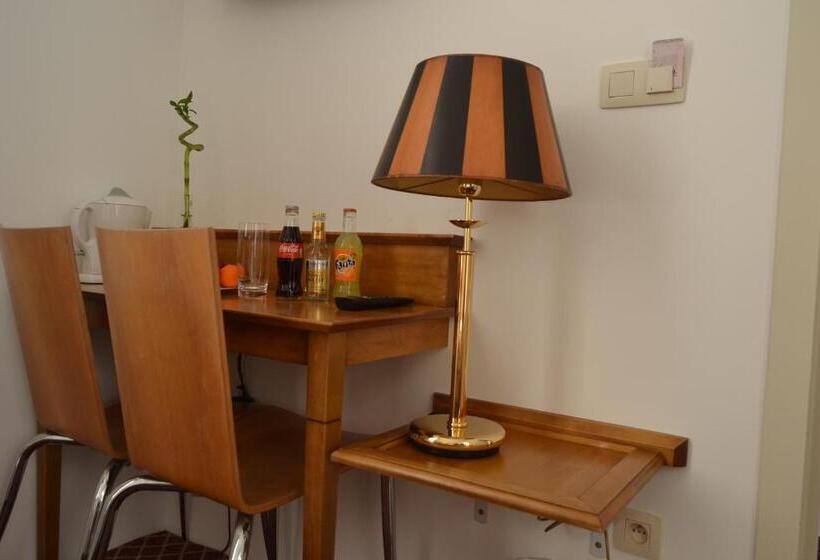 스탠다드 룸, The Lord