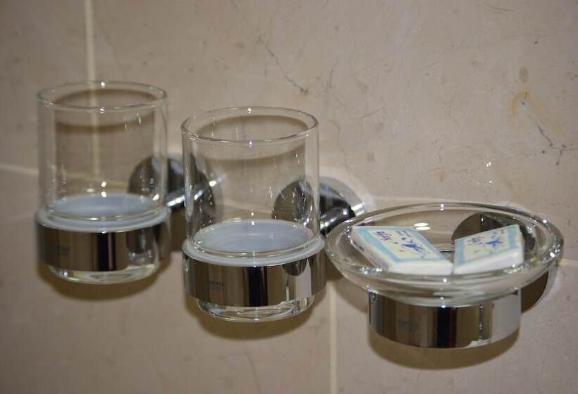 수피리어 룸, The Lord