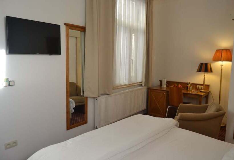 수피리어 룸, The Lord