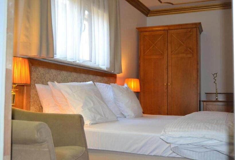 디럭스 룸, The Lord