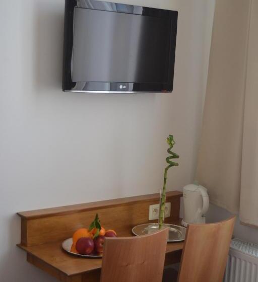 디럭스 룸, The Lord