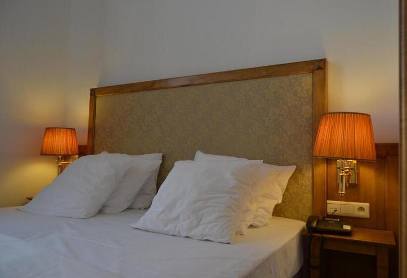 디럭스 룸, The Lord