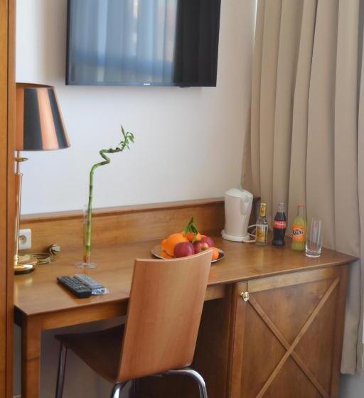 디럭스 룸, The Lord