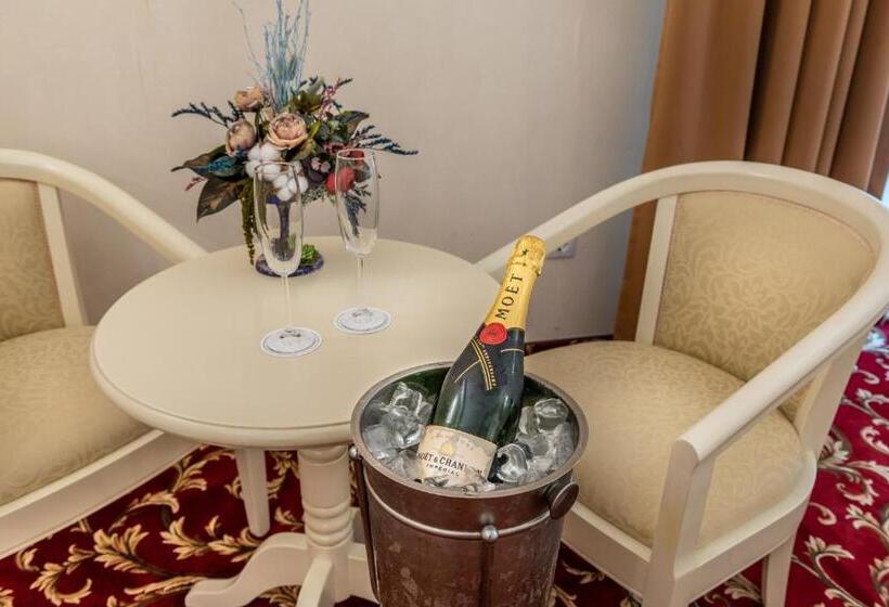 Апартаменты 1 Спальня, Rediu Hotel & Restaurant