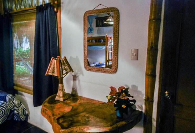 بنگله خانوادگی, Montañita Cabañas