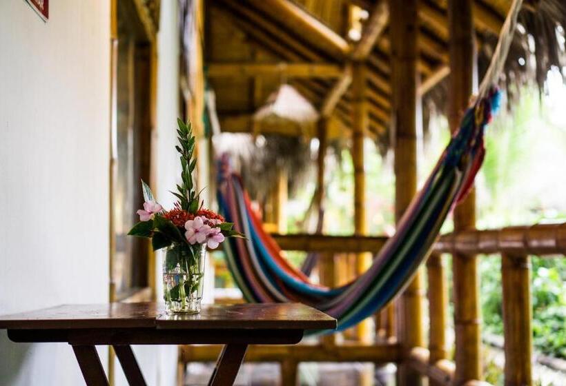 بنگله خانوادگی, Montañita Cabañas