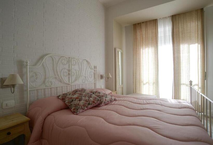سوئیت با وان آب گرم, Romantica Salerno