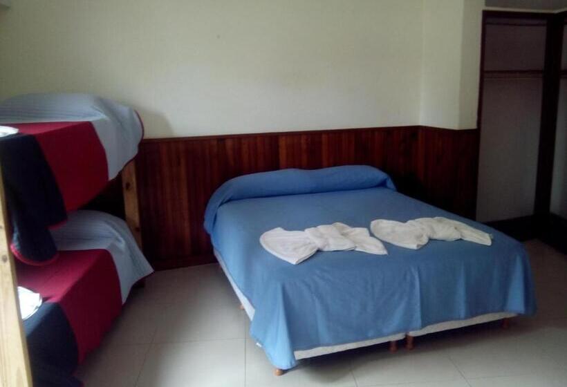 标准三人间, El Faro