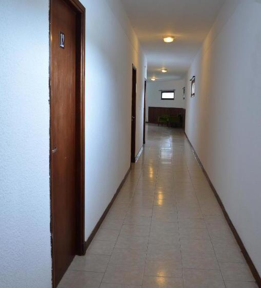 标准三人间, El Faro