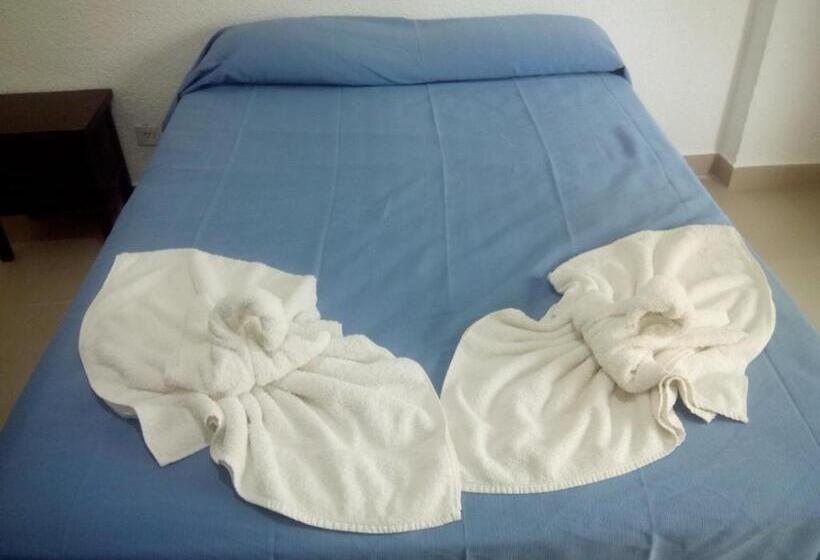 标准三人间, El Faro