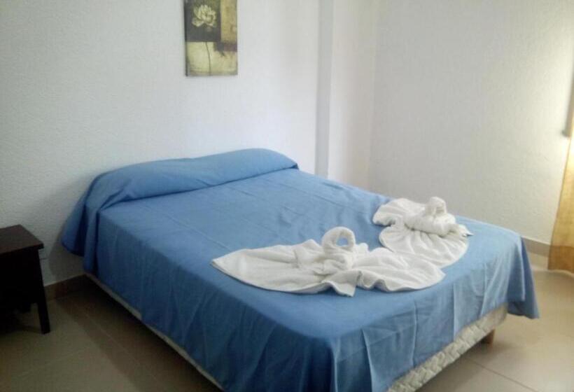 标准三人间, El Faro