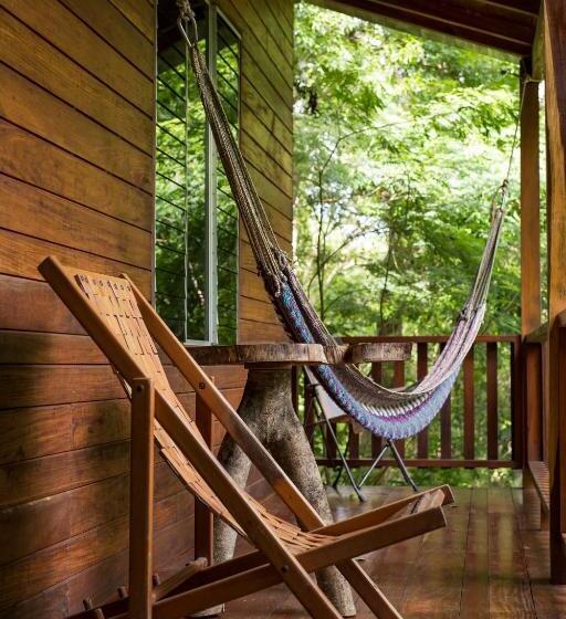 اتاق استاندارد سه نفره, Mon Ami