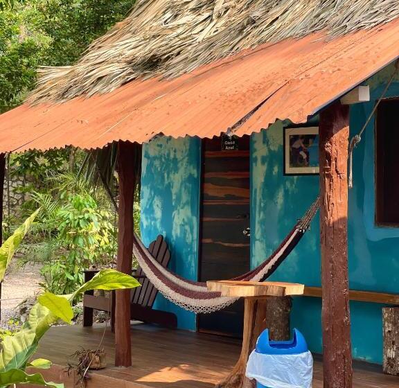 اتاق استاندارد با سرویس بهداشتی مشترک, Mon Ami