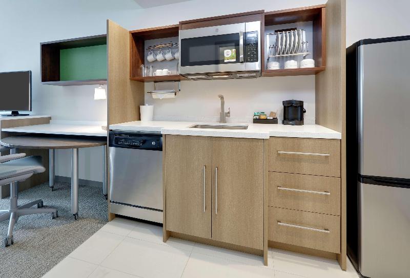 اتاق لوکس, Shwe Gone Daing