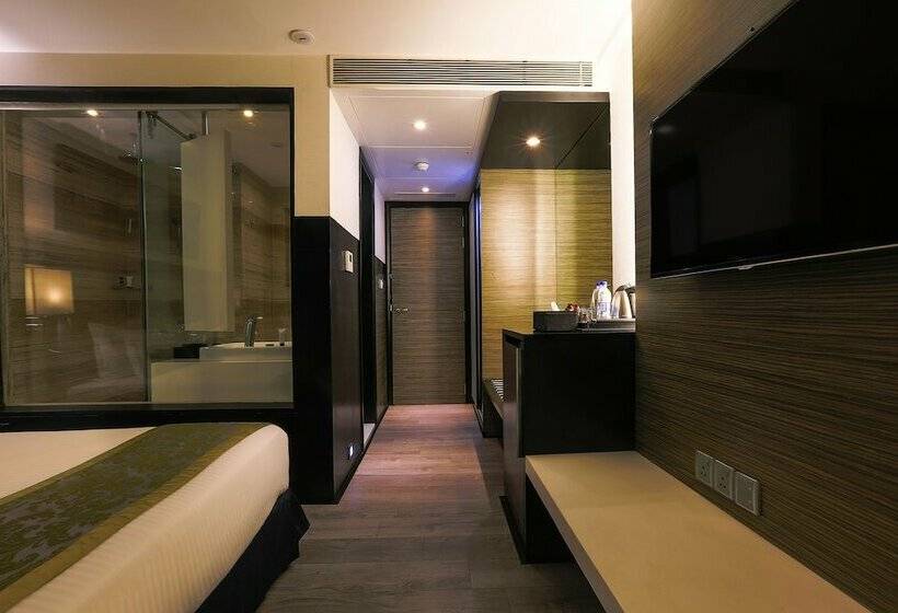 اتاق لوکس, The Empresa