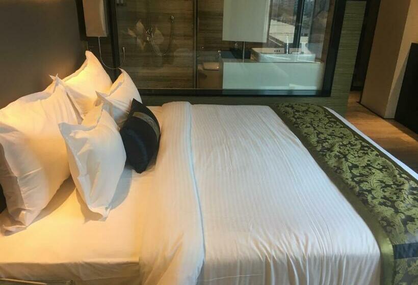 اتاق اجرایی, The Empresa